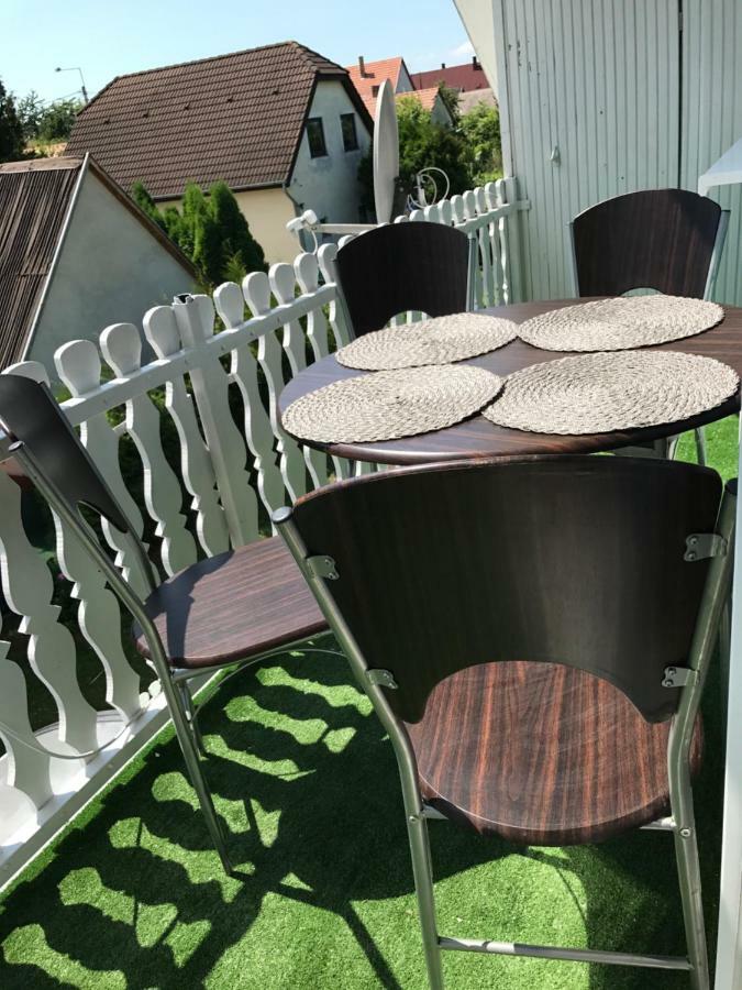 Rozsavoelgy Apartman Balatonlelle Extérieur photo